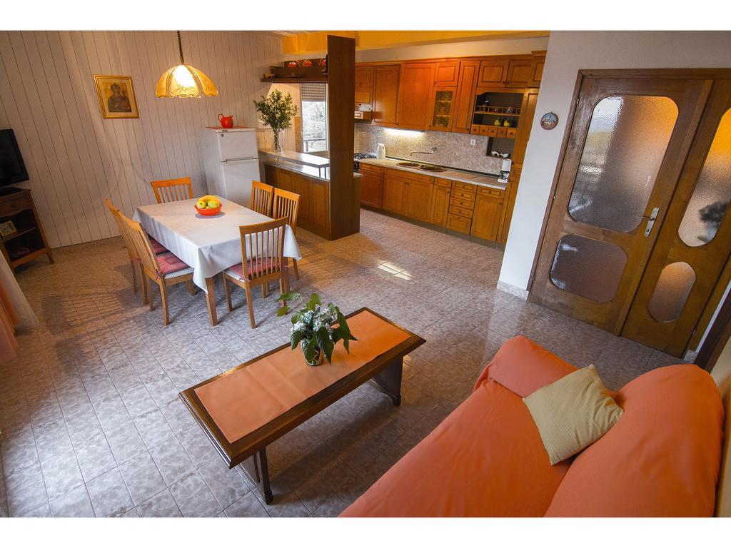 Apartment Miranda Slatine Værelse billede